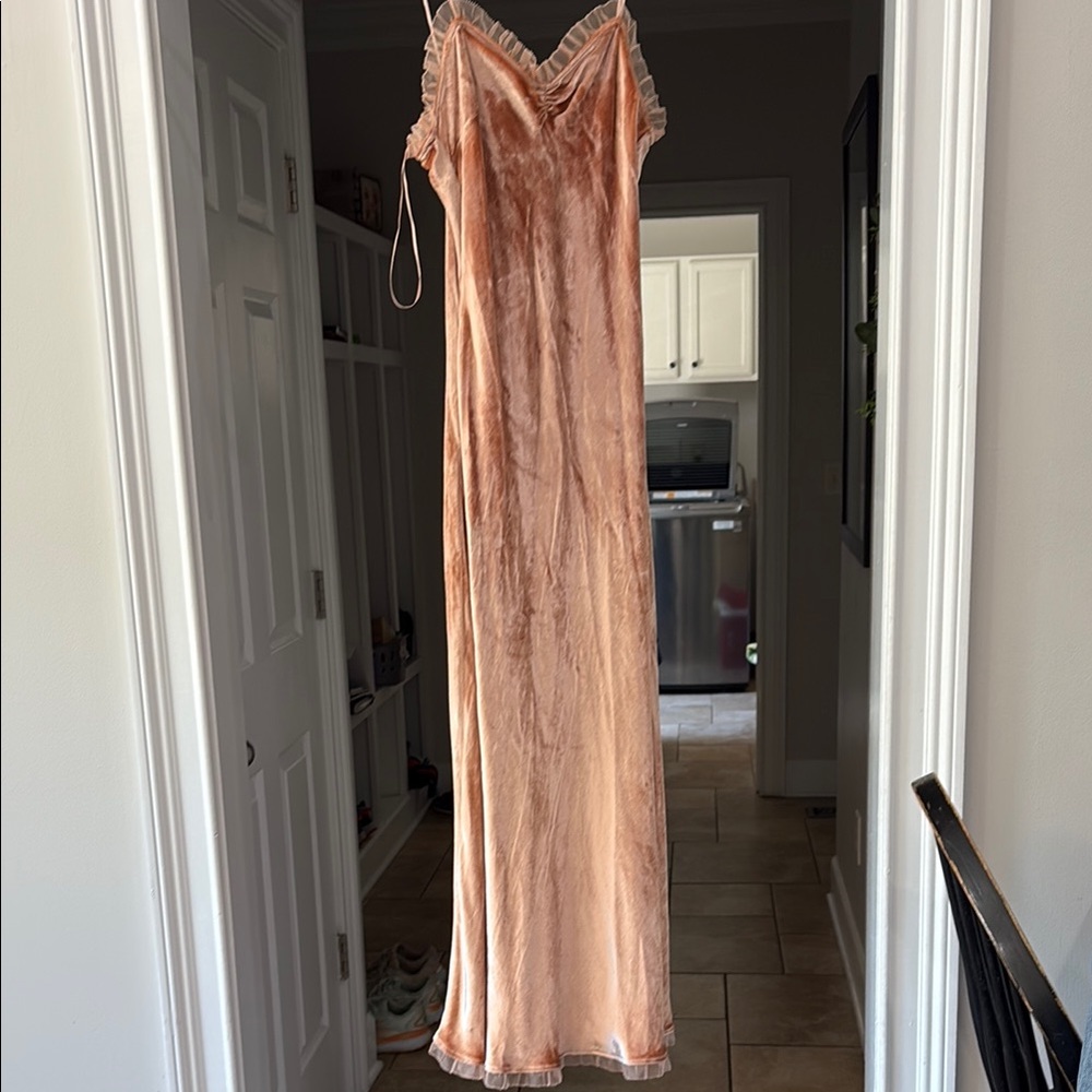 Doen Pink blush Maxi Slip dress with Spaghetti Straps velvet